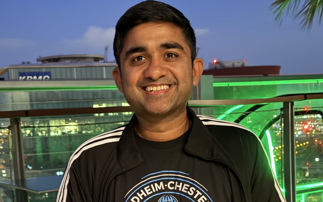 Il dottor Gaurav Goyal mostra il suo sostegno a ECDGA a Barcellona